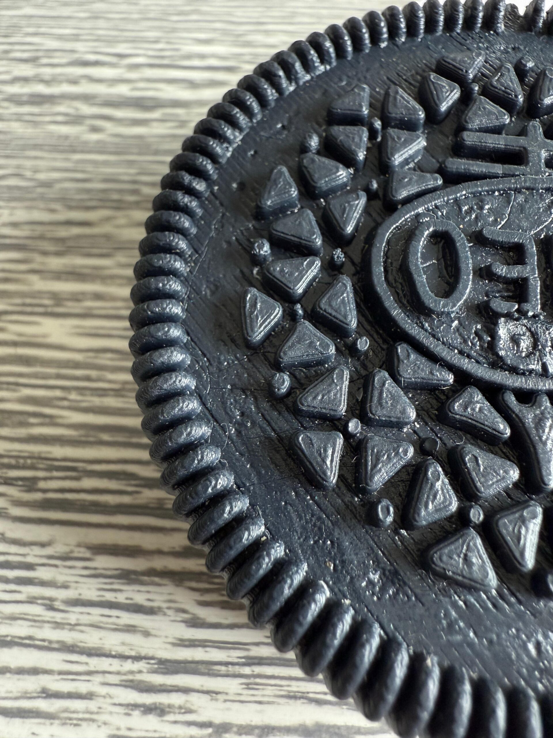 Mordedor Textura Antiestres Galleta Oreo Negra - Imagen 2
